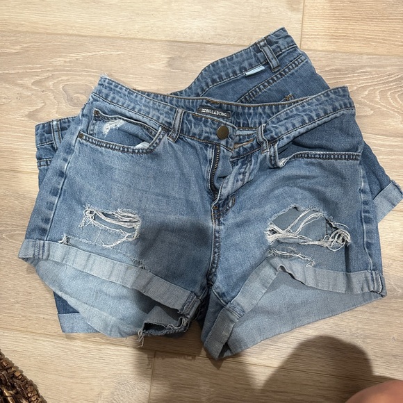 Gently used billabong jean shorts - Picture 5 of 9